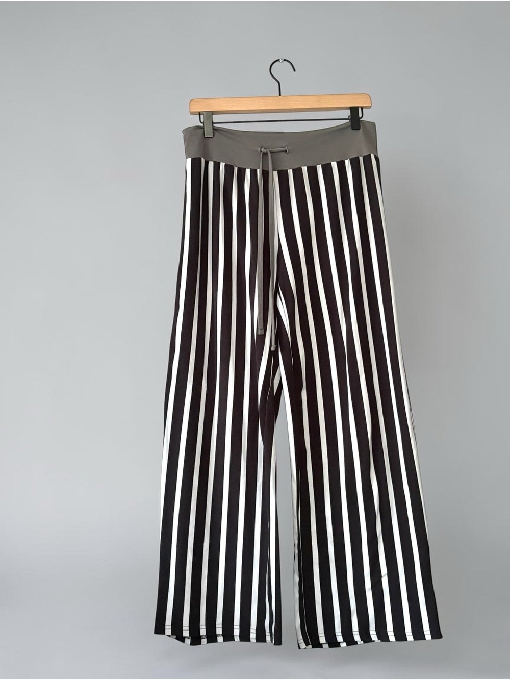 Sexy Basics Black and White Striped Wide Leg Drawstring Pants Stretchy Sz small